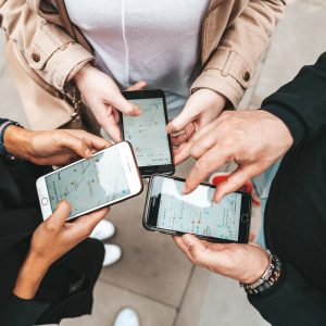 friends-using-their-smartphones-to-find-the-right-way-picjumbo-com friends-using-their-smartphones-to-find-the-right-way-picjumbo-com